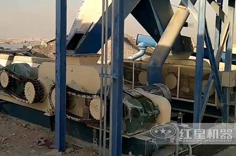 對(duì)輥破碎煤現(xiàn)場(chǎng) 對(duì)輥破碎煤現(xiàn)場(chǎng)