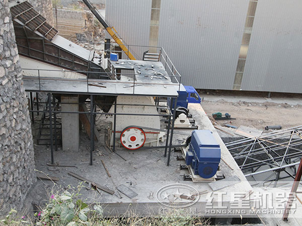 安裝、調試好投入生產的重錘頭破碎機