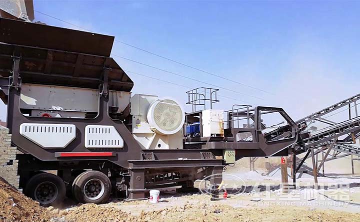 移動(dòng)破碎機(jī)客戶現(xiàn)場