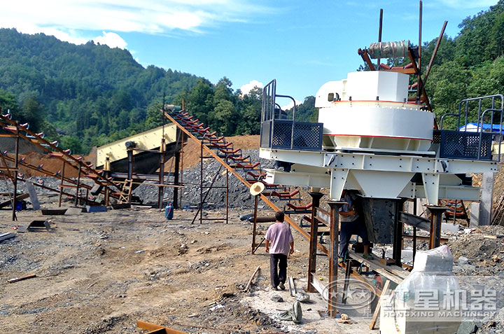 沖擊式制砂機(jī)現(xiàn)場(chǎng)作業(yè)圖