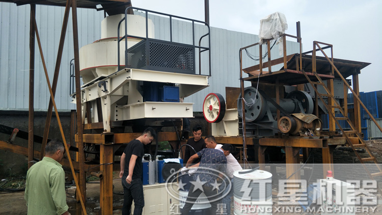 生產(chǎn)現(xiàn)場有很多，安排起來啦！